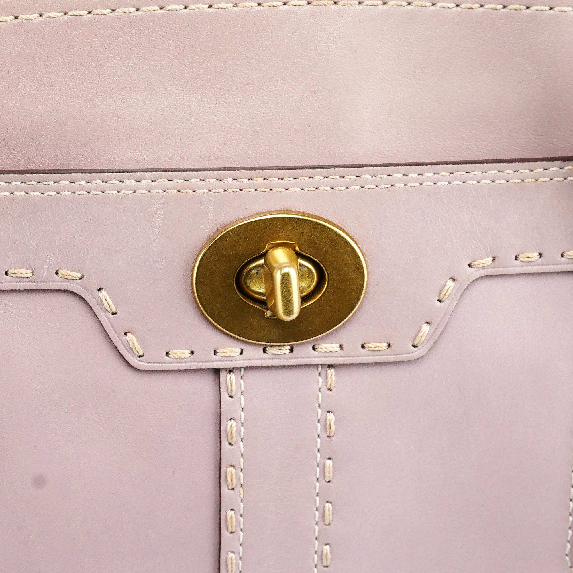 F11540 Lilac Leather Turnlock Shoulder Bag