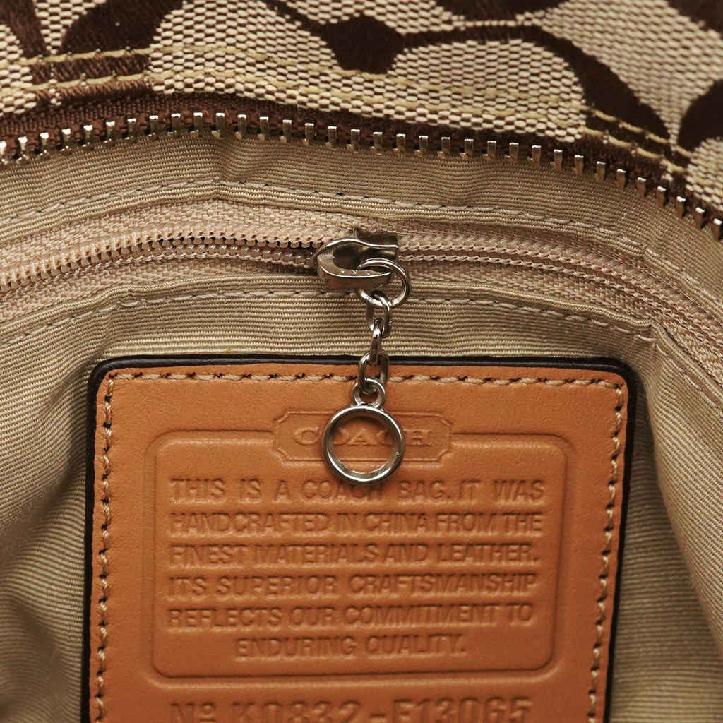 F13065 Beige Signature Hampton Tote Bag