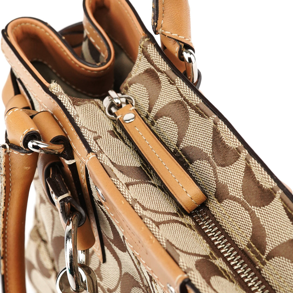 F13065 Beige Signature Hampton Tote Bag