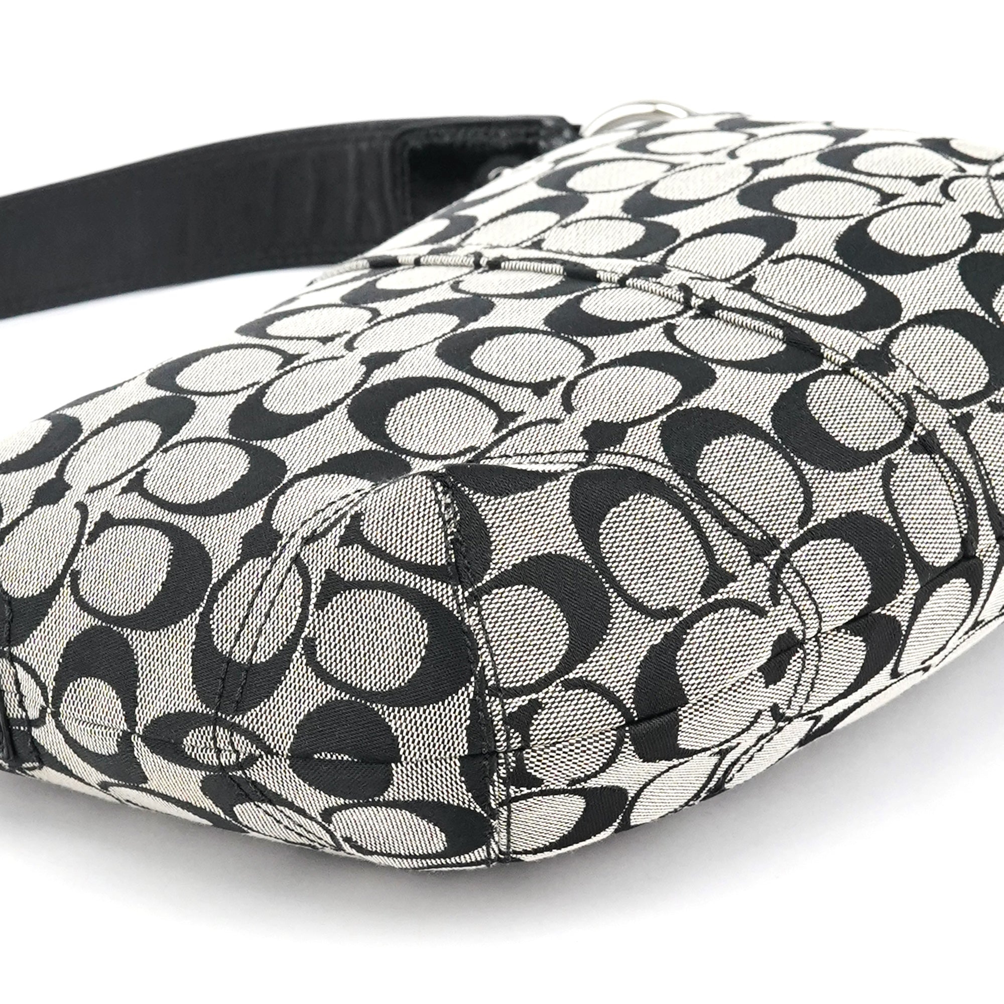 F13114 Grey Black Signature Soho Shoulder Bag