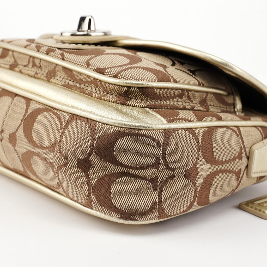 F14282 Beige Signature C Turnlock Shoulder Bag