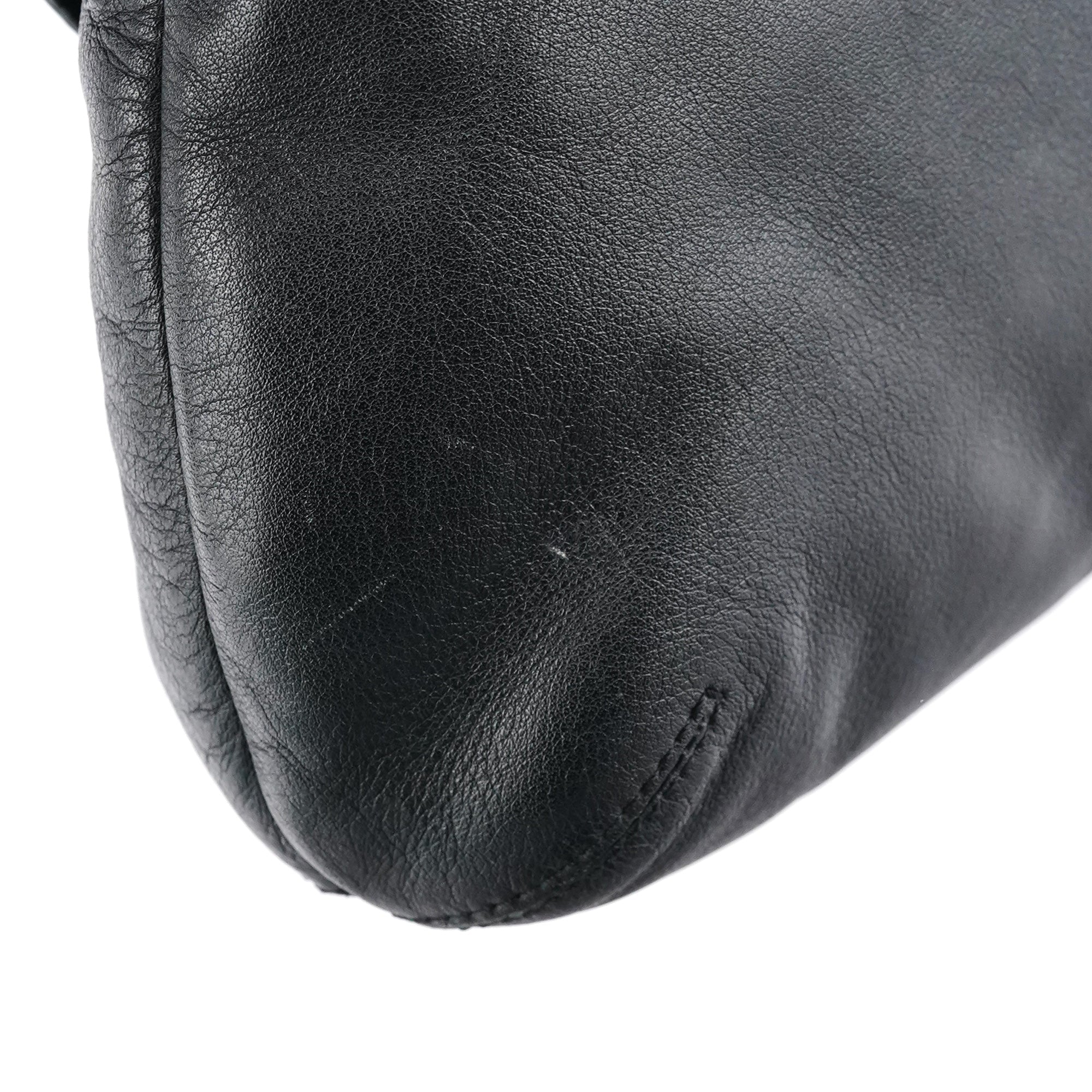 F17217 Black Leather Soho Shoulder Bag
