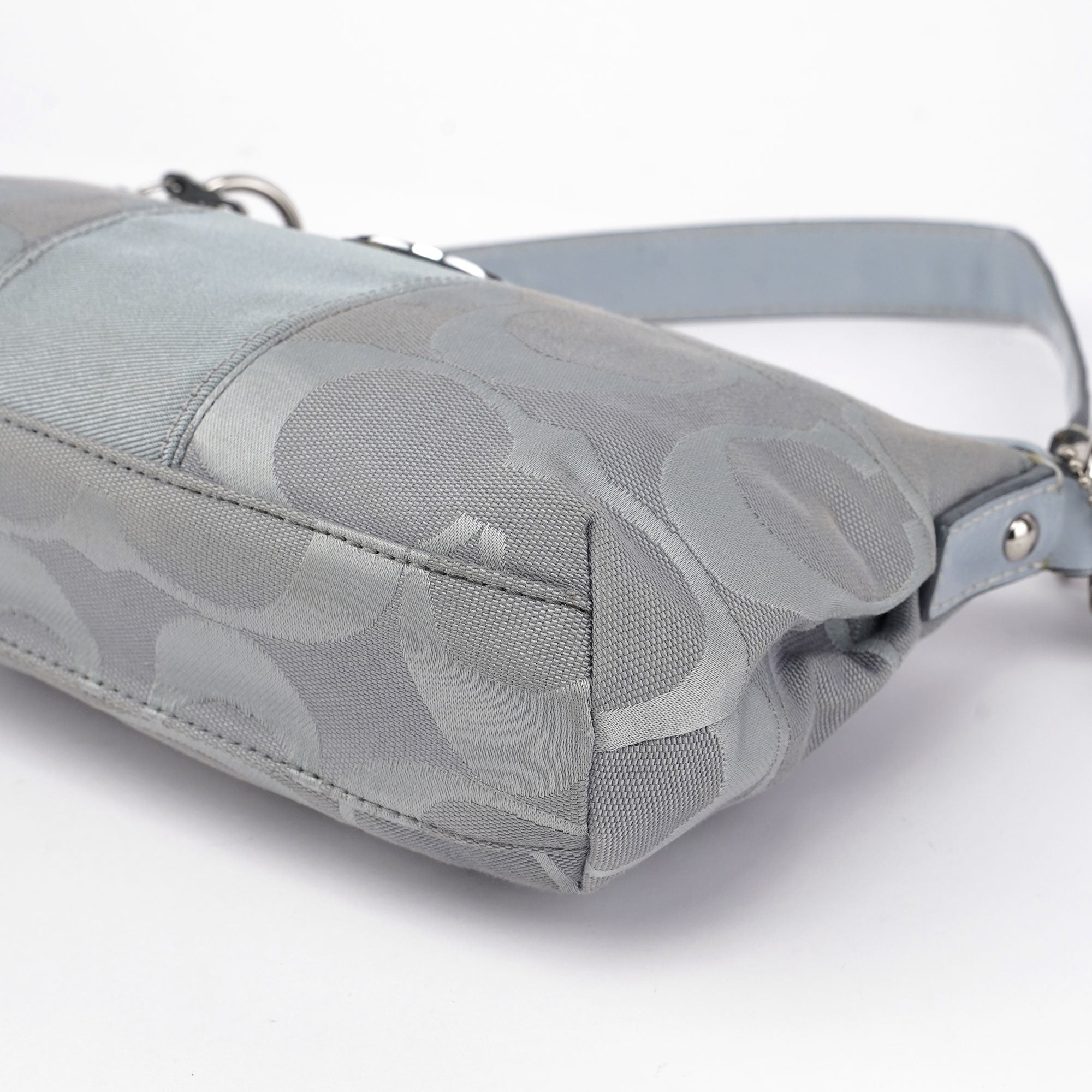 F17439 Pale Blue Signature C 2-Way Bag