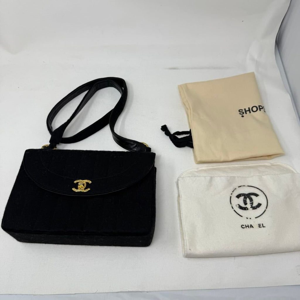 Chanel Vintage Handbag B21-75