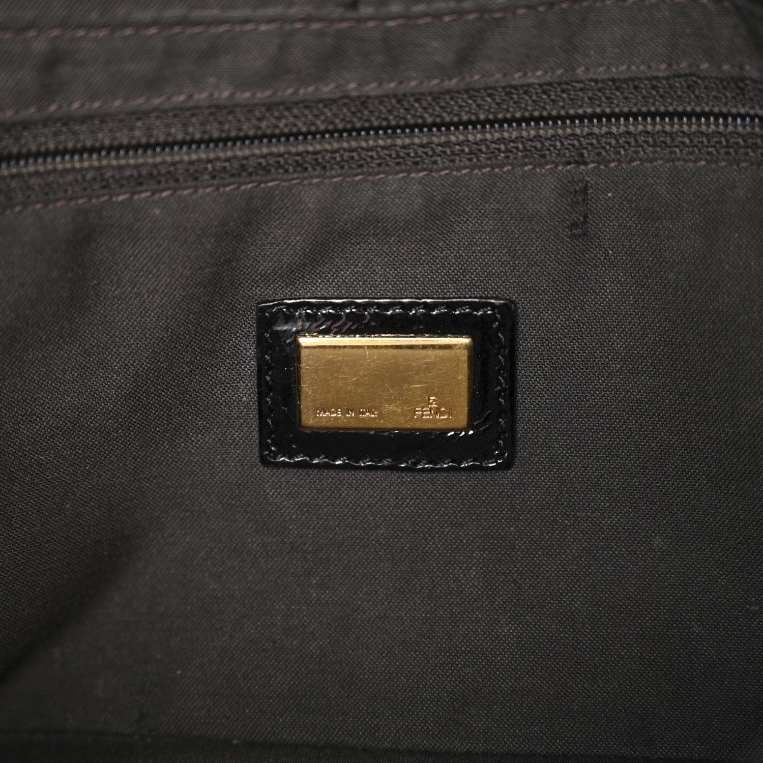 Vitello Naplak Medium Convertible Baguette Black