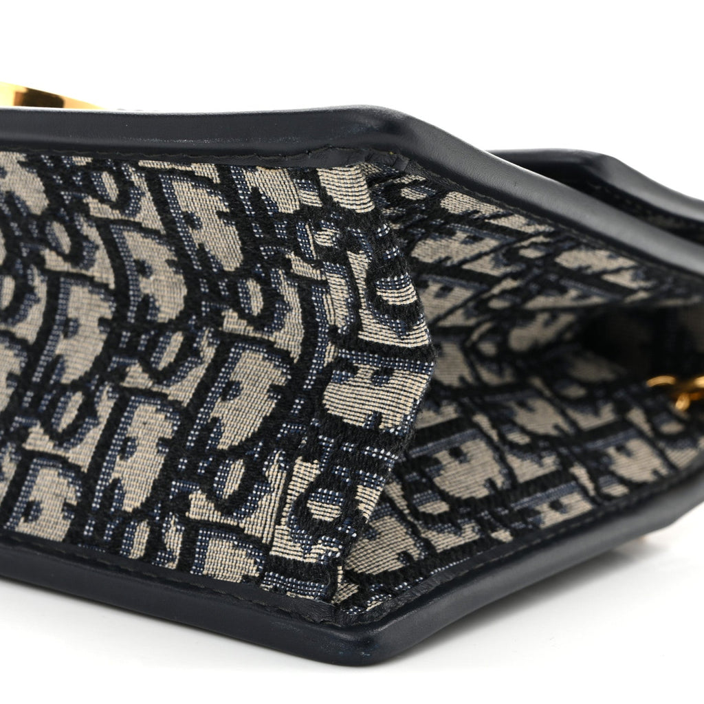 Oblique 30 Montaigne Chain Flap Bag Blue