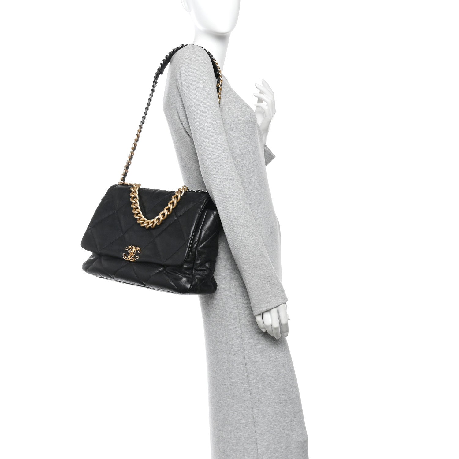 Lambskin Quilted Maxi Chanel 19 Flap Black