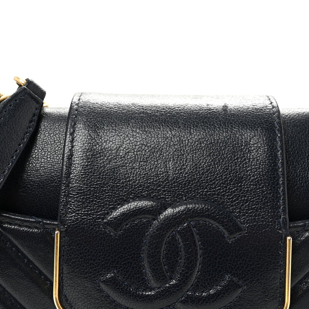 Shiny Sheepskin Chevron Quilted Collar and Tie Flap Navy