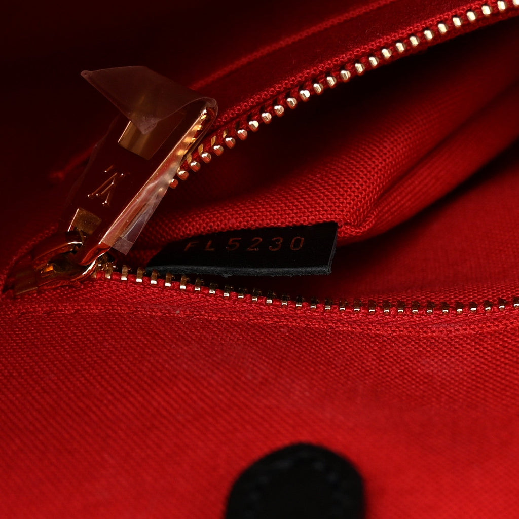 Reverse Monogram Giant Onthego MM