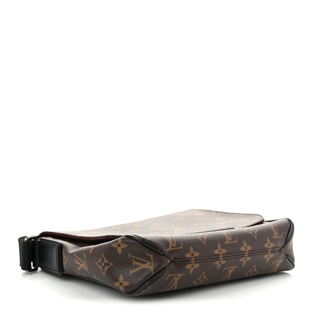 Monogram Macassar District PM