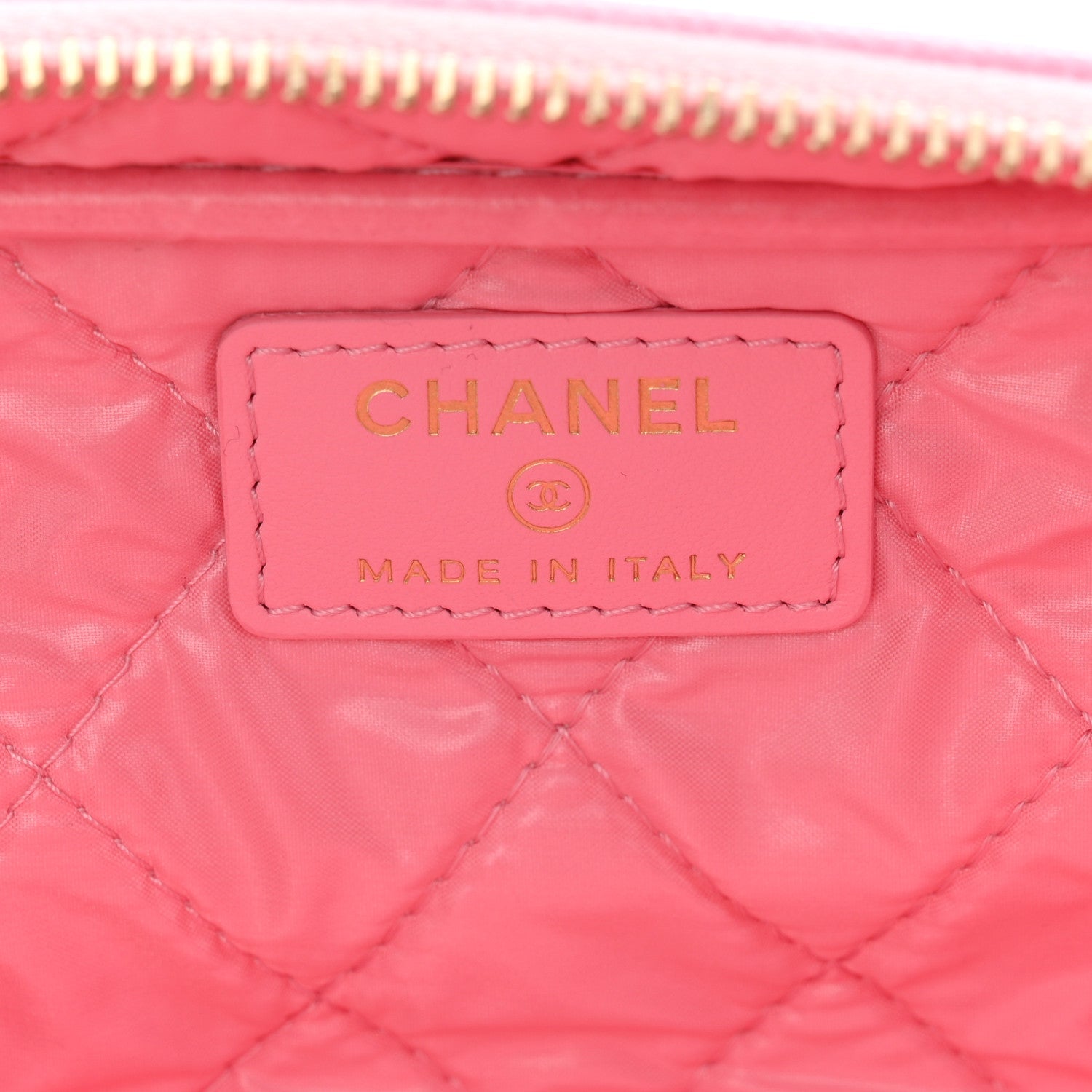 Caviar Quilted Toiletry Case With Chain Pink