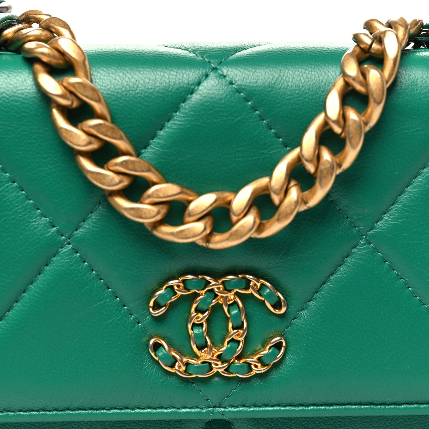 Lambskin Quilted Chanel 19 Wallet On Chain WOC Green