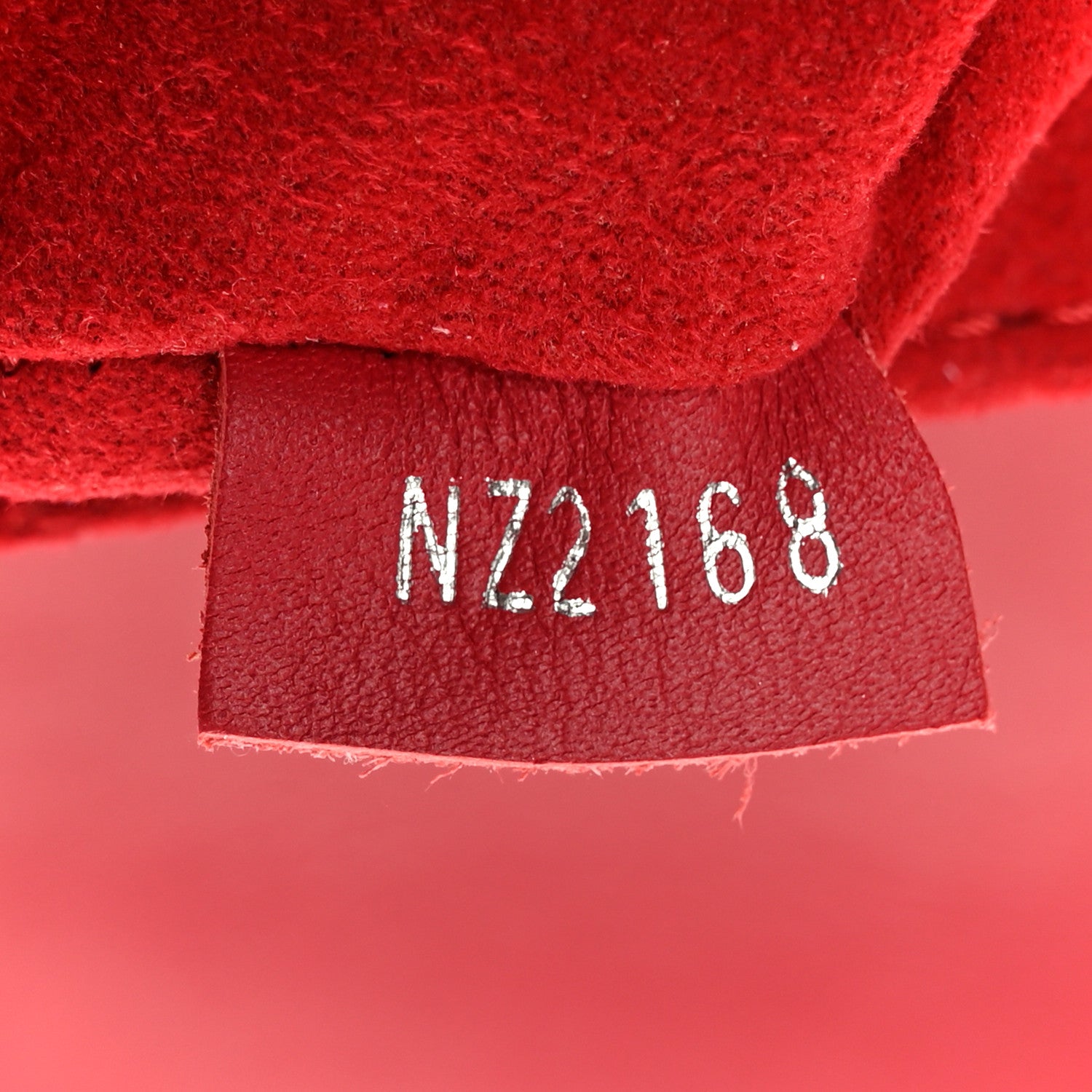 Calfskin New Wave Chain MM Ecarlate