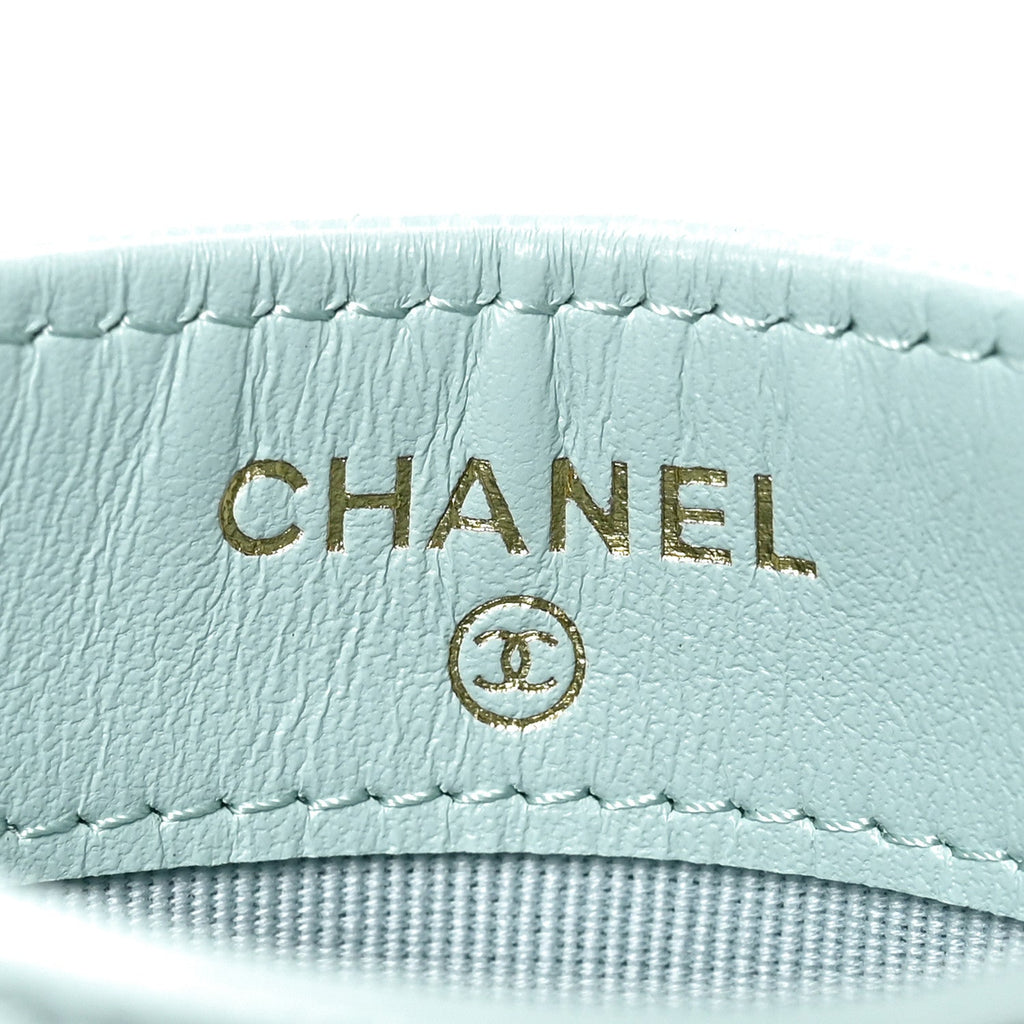 Caviar Quilted Card Holder Light Blue