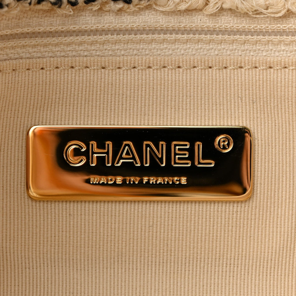 Tweed Quilted Medium Chanel 19 Flap Ecru Black