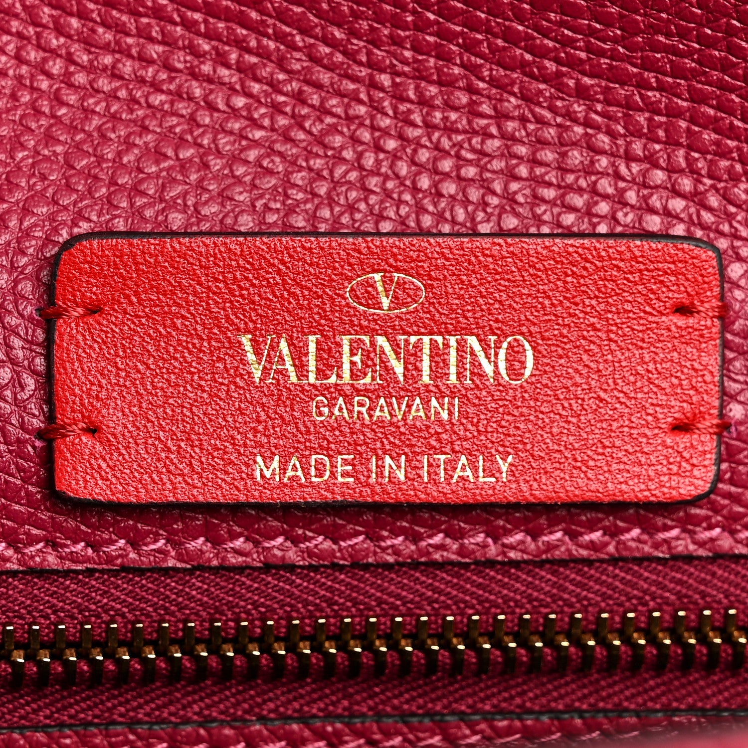 Grainy Calfskin Large Vlogo Clutch Raspberry