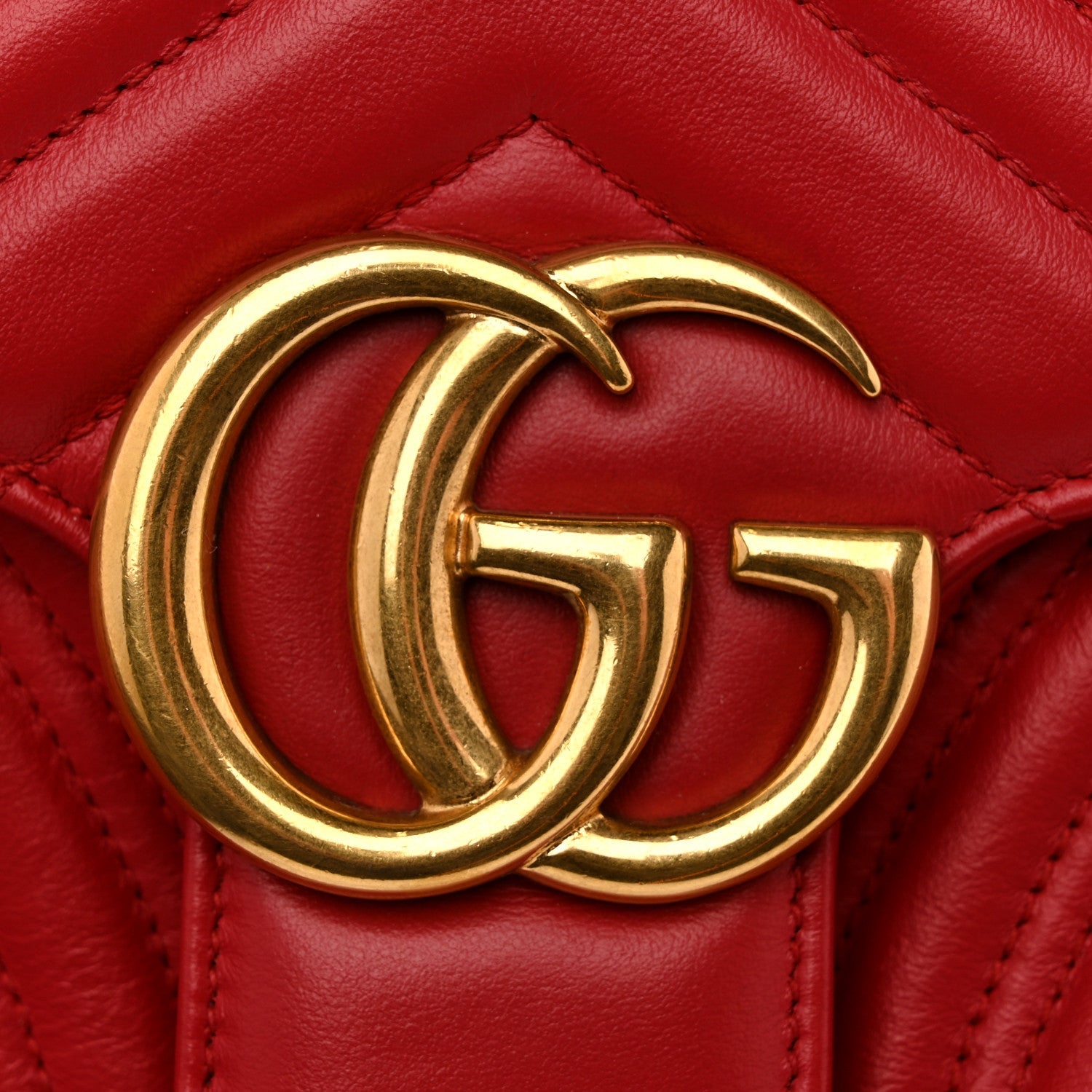 Calfskin Matelasse Small GG Marmont Shoulder Bag Hibiscus Red