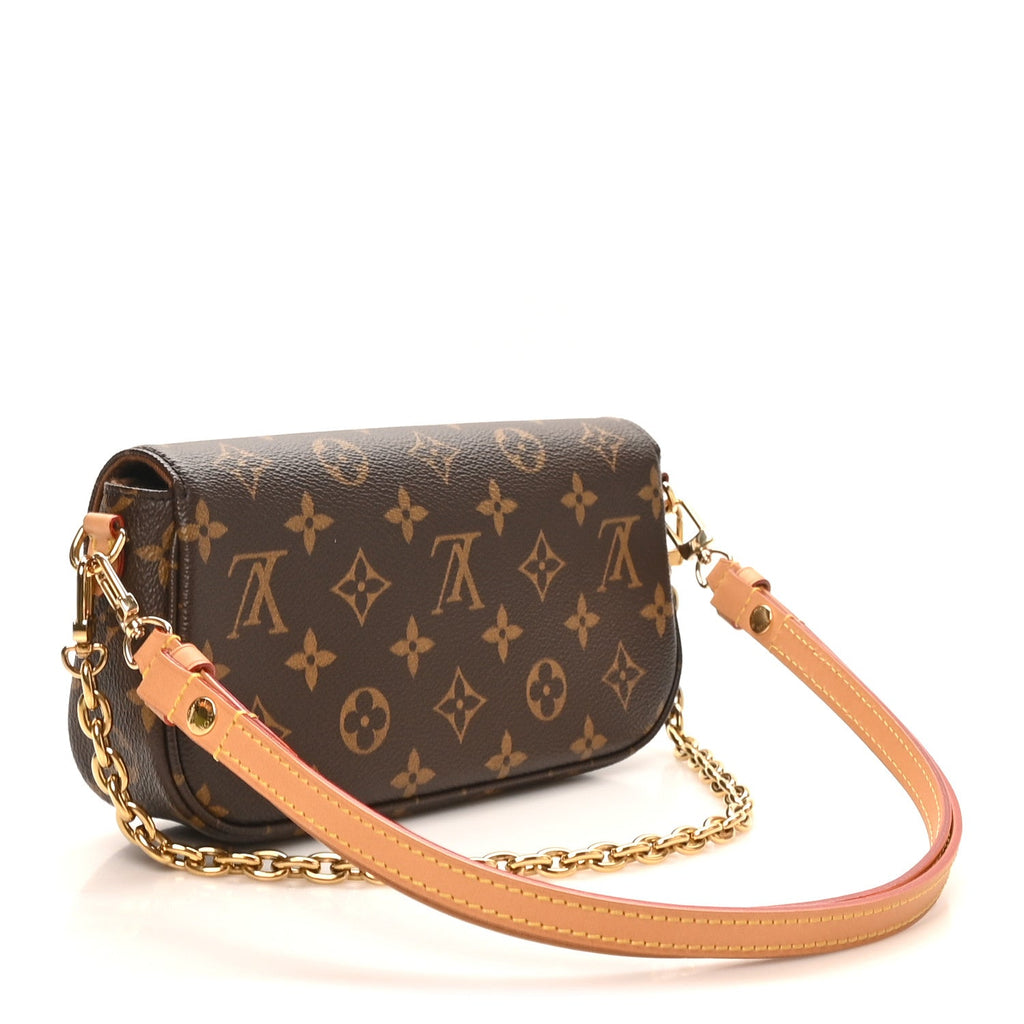 Monogram Ivy Wallet On Chain