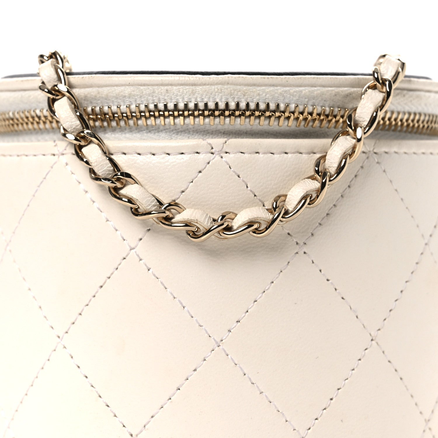 Lambskin Quilted Round Small Vanity Case With Chain White Black