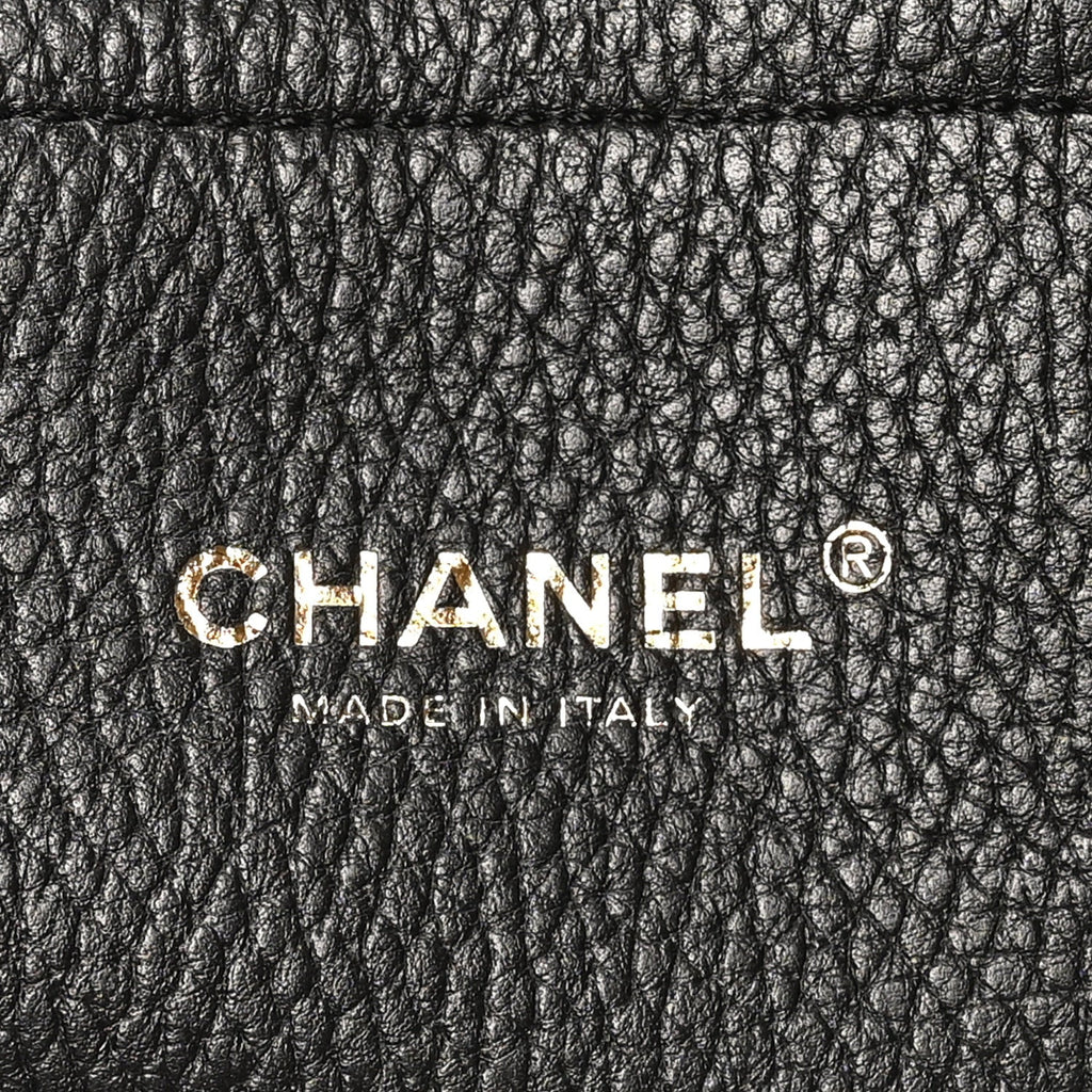 Grained Calfskin Stitched Urban Essentials Large Shopping Bag Black