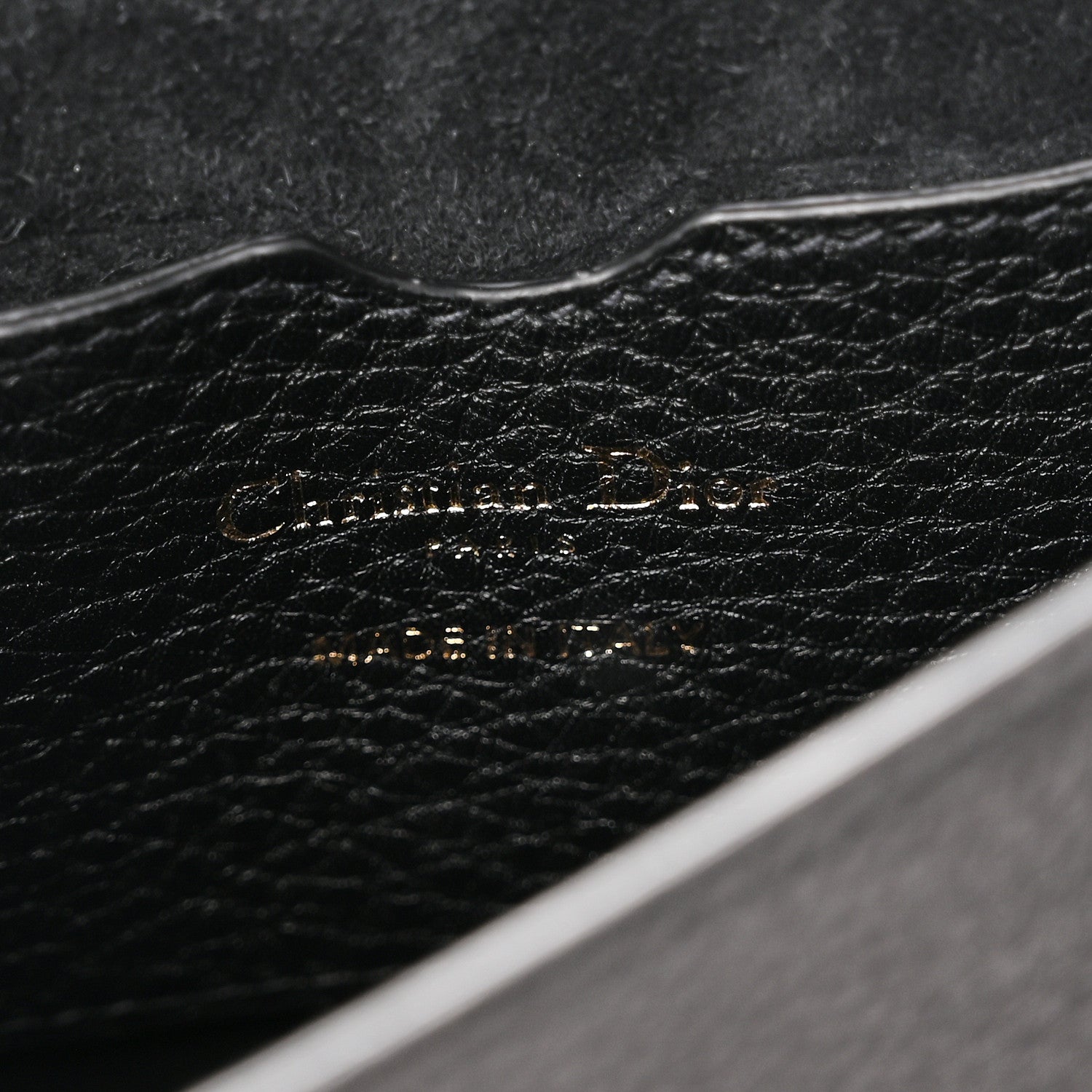 Grained Calfskin Medium Bobby Flap Black
