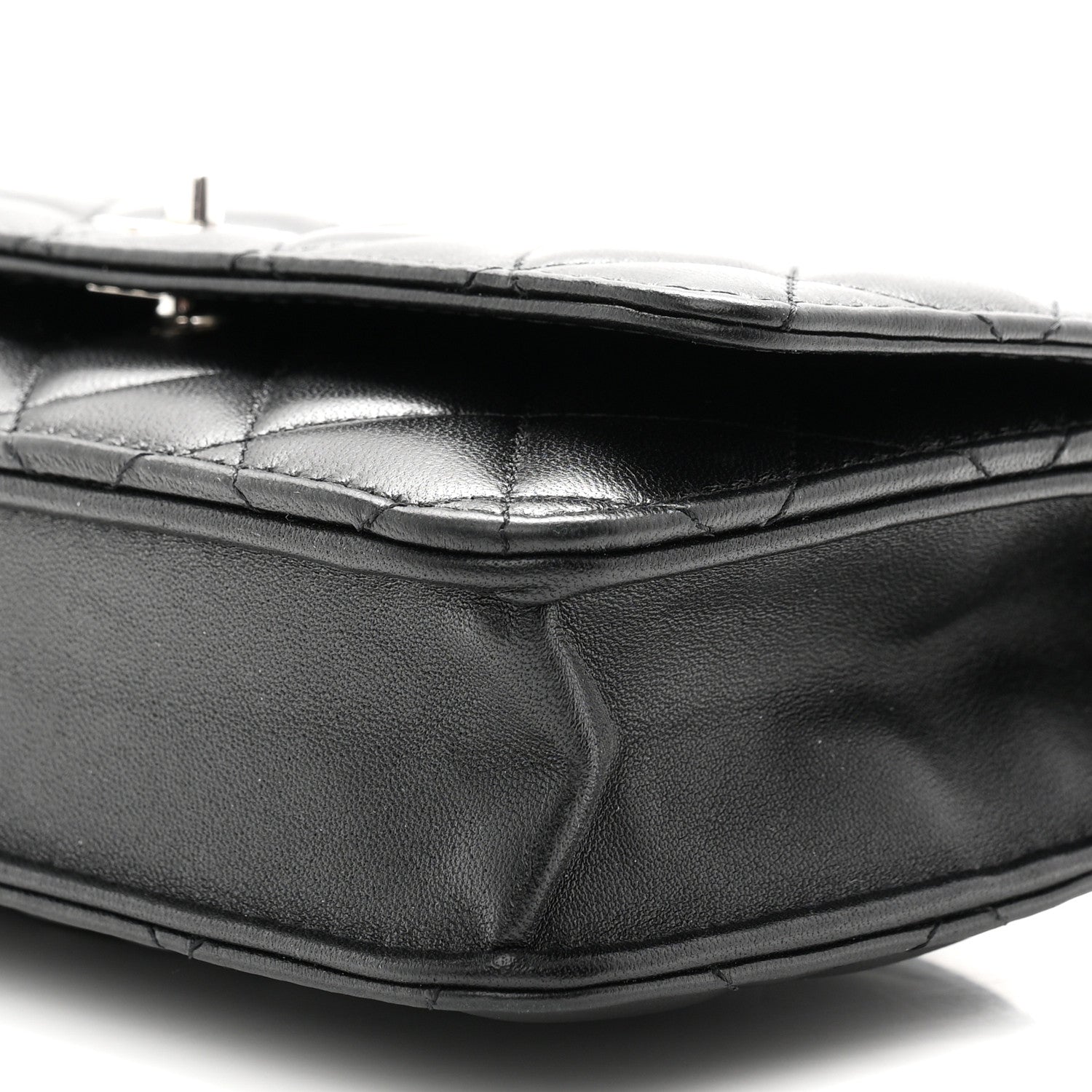 Lambskin Quilted CC Turnlock Wallet On Chain WOC Black