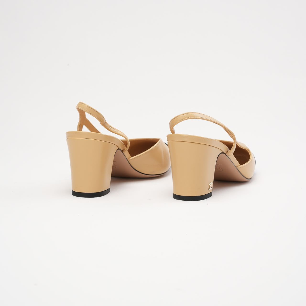 Chanel Beige /Black Lambskin Cap Toe CC Slingback Pumps Size 38.5