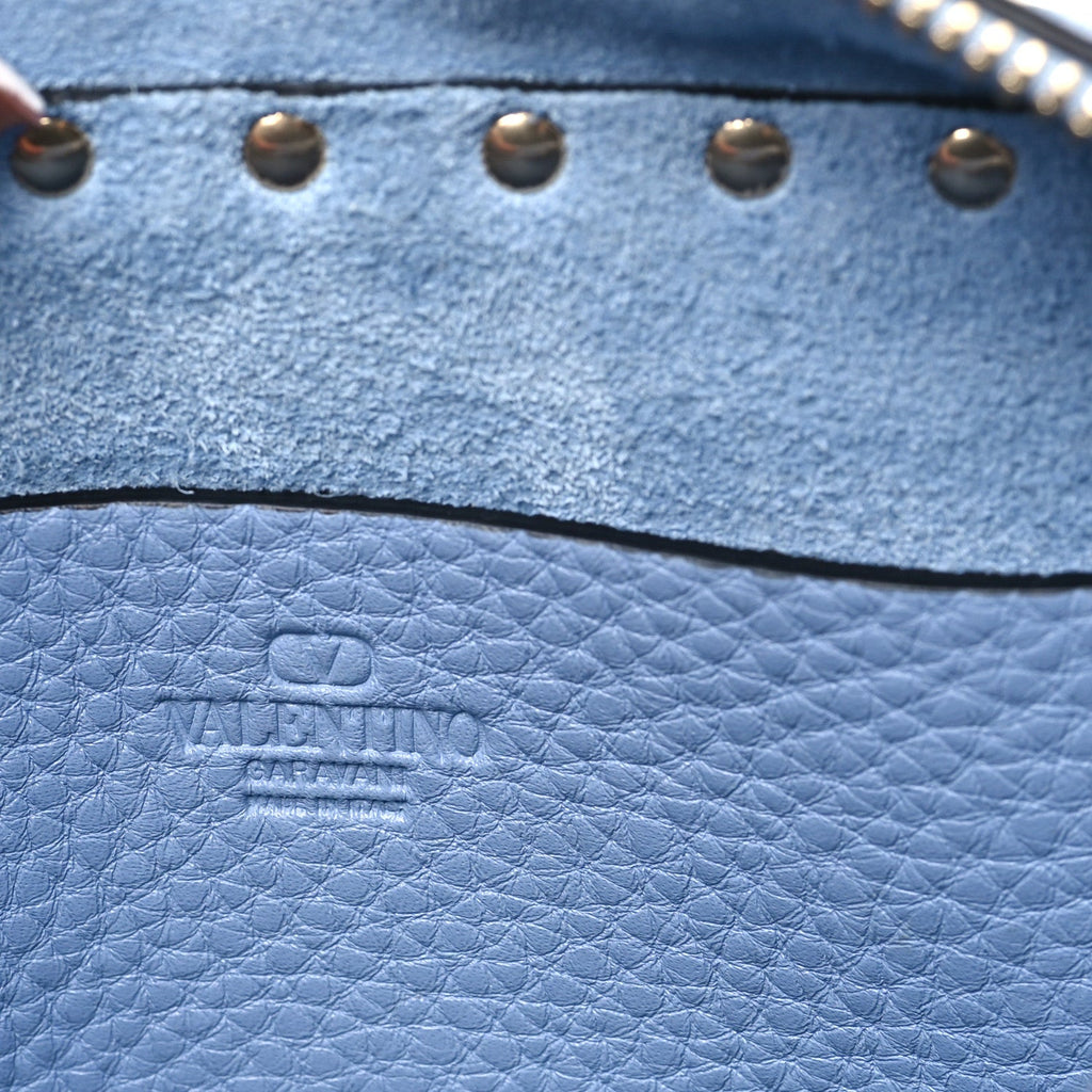 Pebbled Calfskin Rockstud Camera Crossbody Bag Niagara