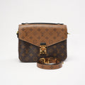 Louis Vuitton Monogram Pochette Metis MM Hand Bag 2017