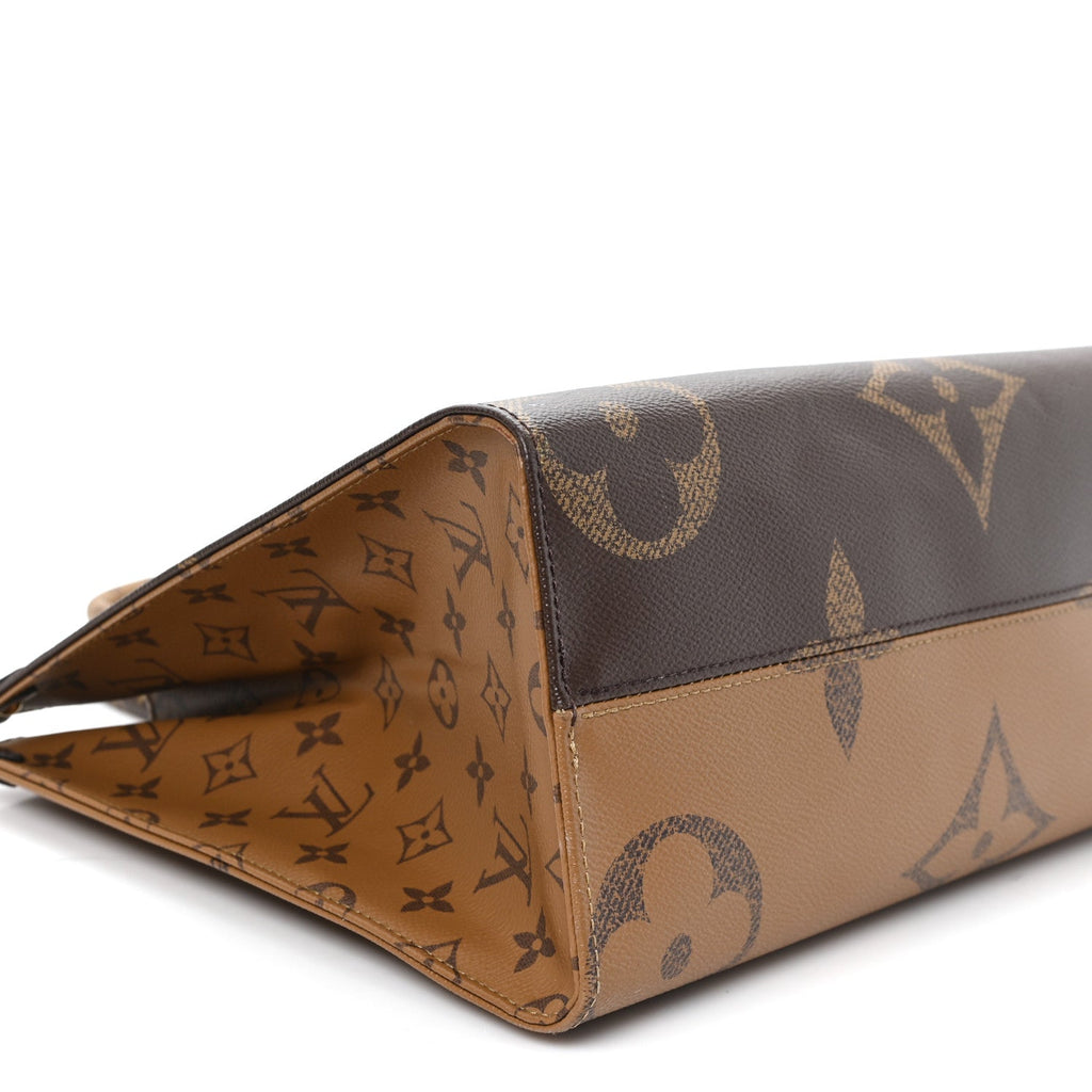 Reverse Monogram Giant Onthego MM
