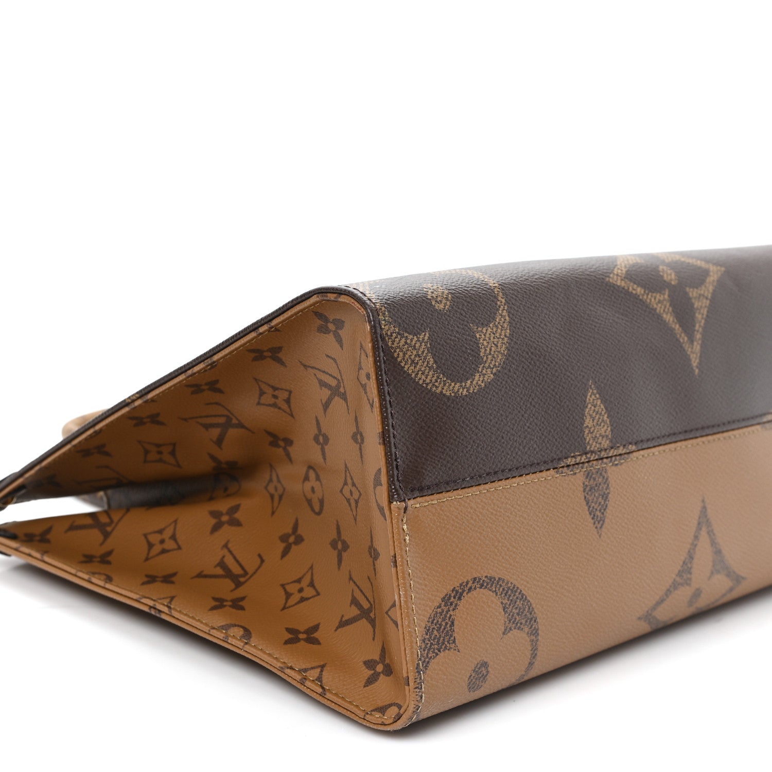 Reverse Monogram Giant Onthego MM