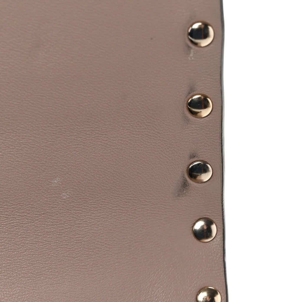 Patent Medium Rockstud Spike Shoulder Bag Poudre