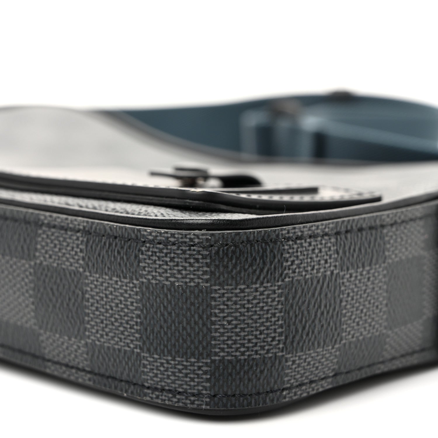 Damier Graphite Alpha Messenger Bag