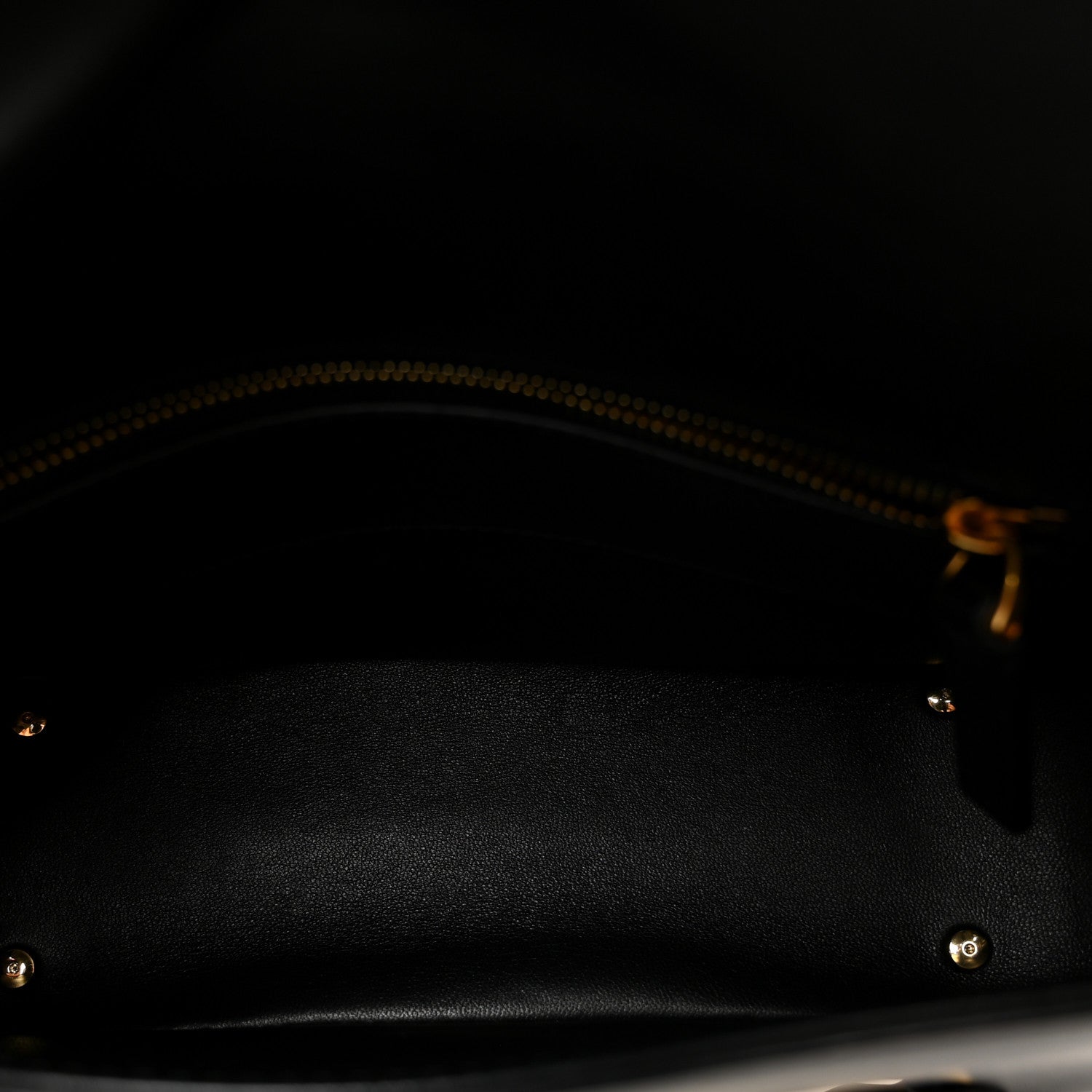 Smooth Calfskin Vlogo Chain Shoulder Bag Black