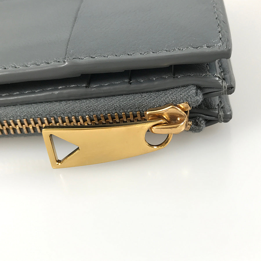 BOTTEGA VENETA Maxi Intrecciato cassette Bifold wallet