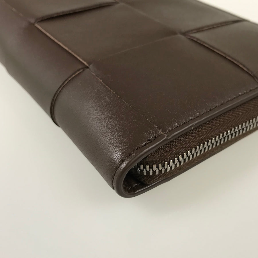 BOTTEGA VENETA Maxi Intrecciato Long wallet Round zipper