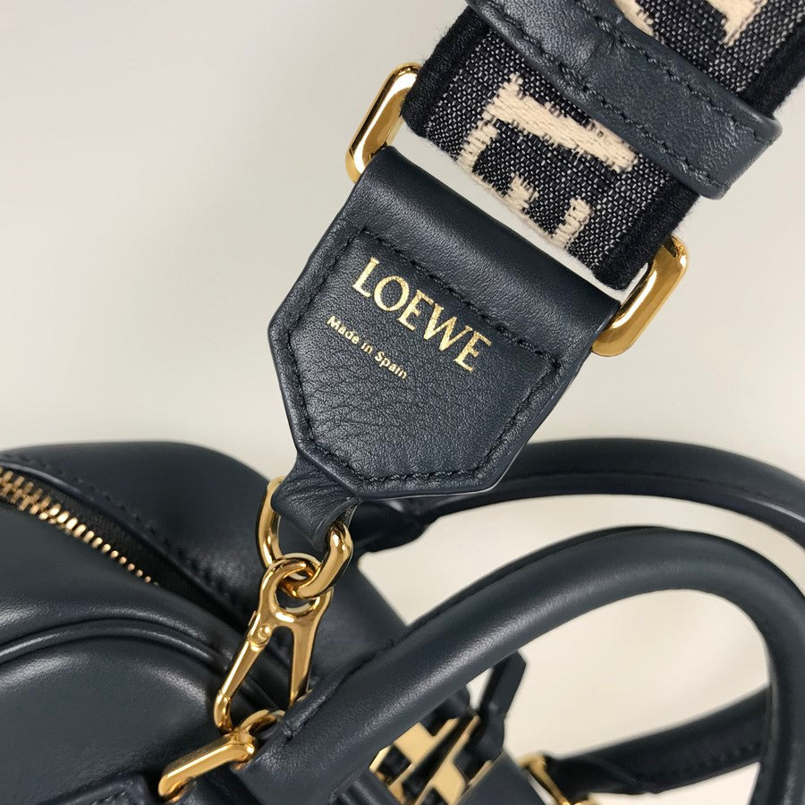 LOEWE Amazona 16 Hand bag