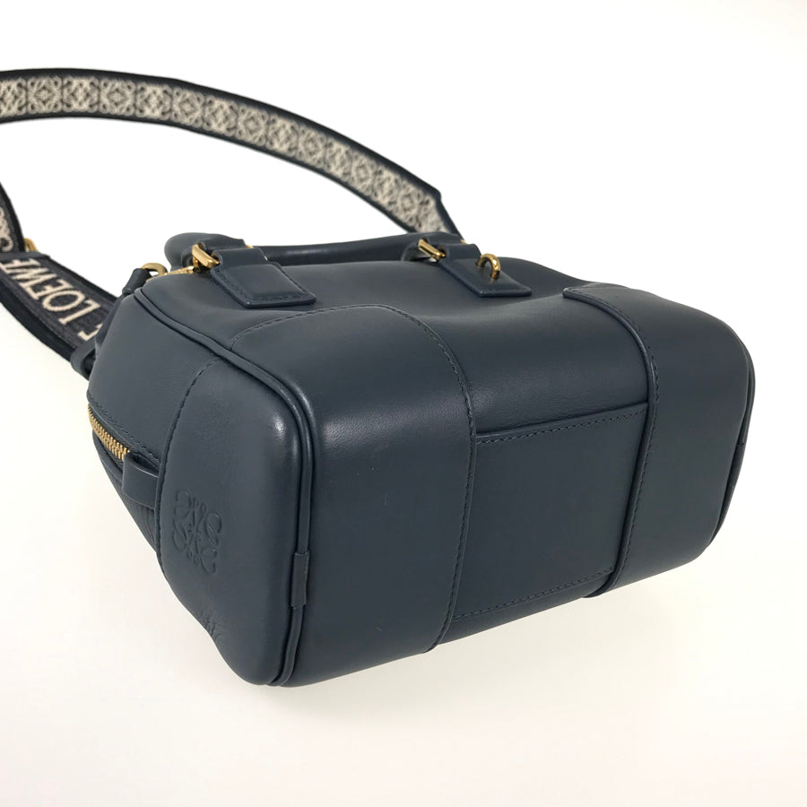 LOEWE Amazona 16 Hand bag