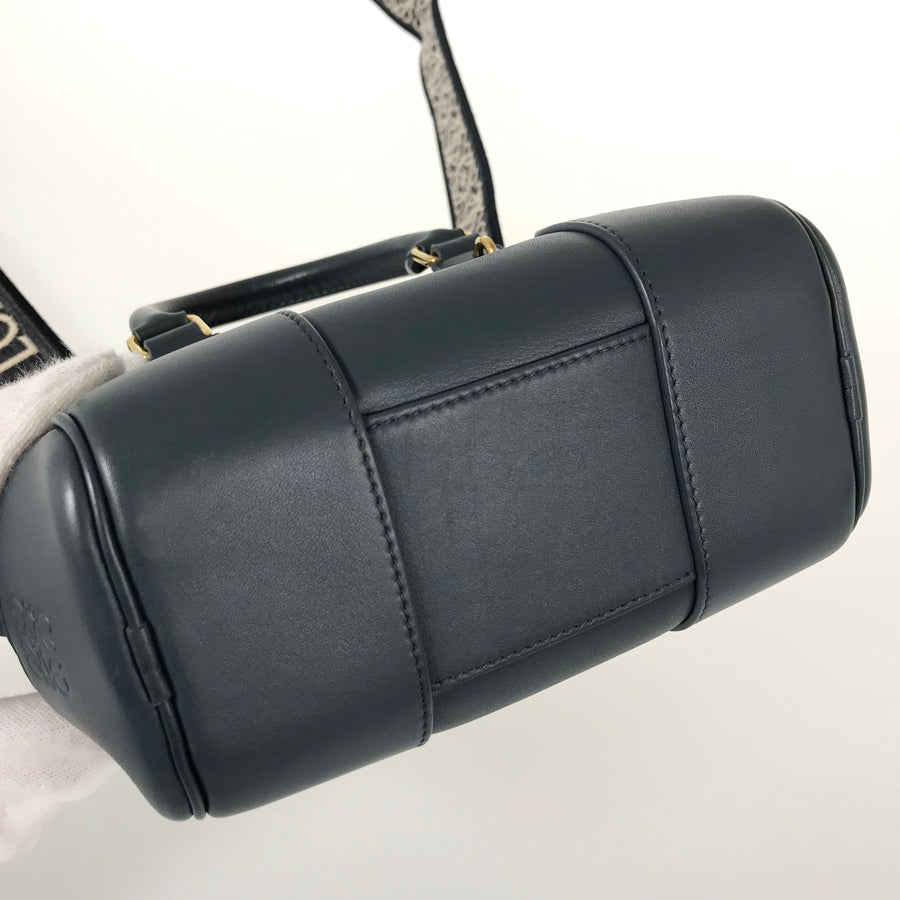 LOEWE Amazona 16 Hand bag