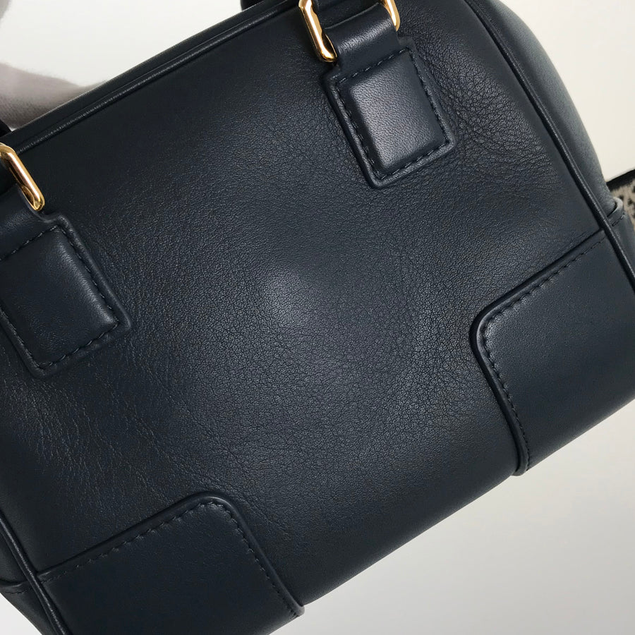 LOEWE Amazona 16 Hand bag
