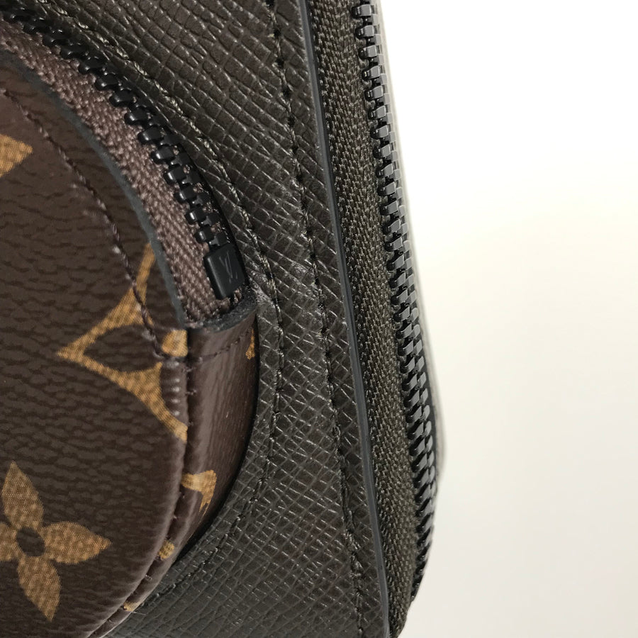 LOUIS VUITTON Taiga Monogram Phone Box M30581 Shoulder bag