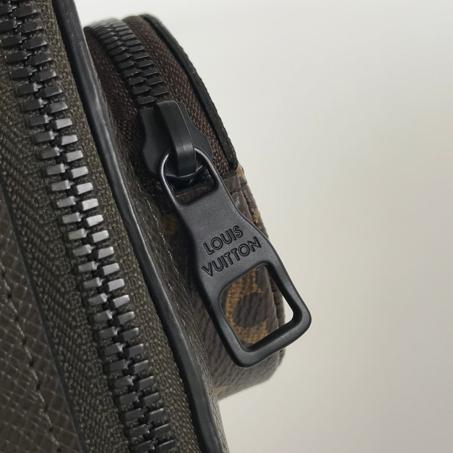 LOUIS VUITTON Taiga Monogram Phone Box M30581 Shoulder bag