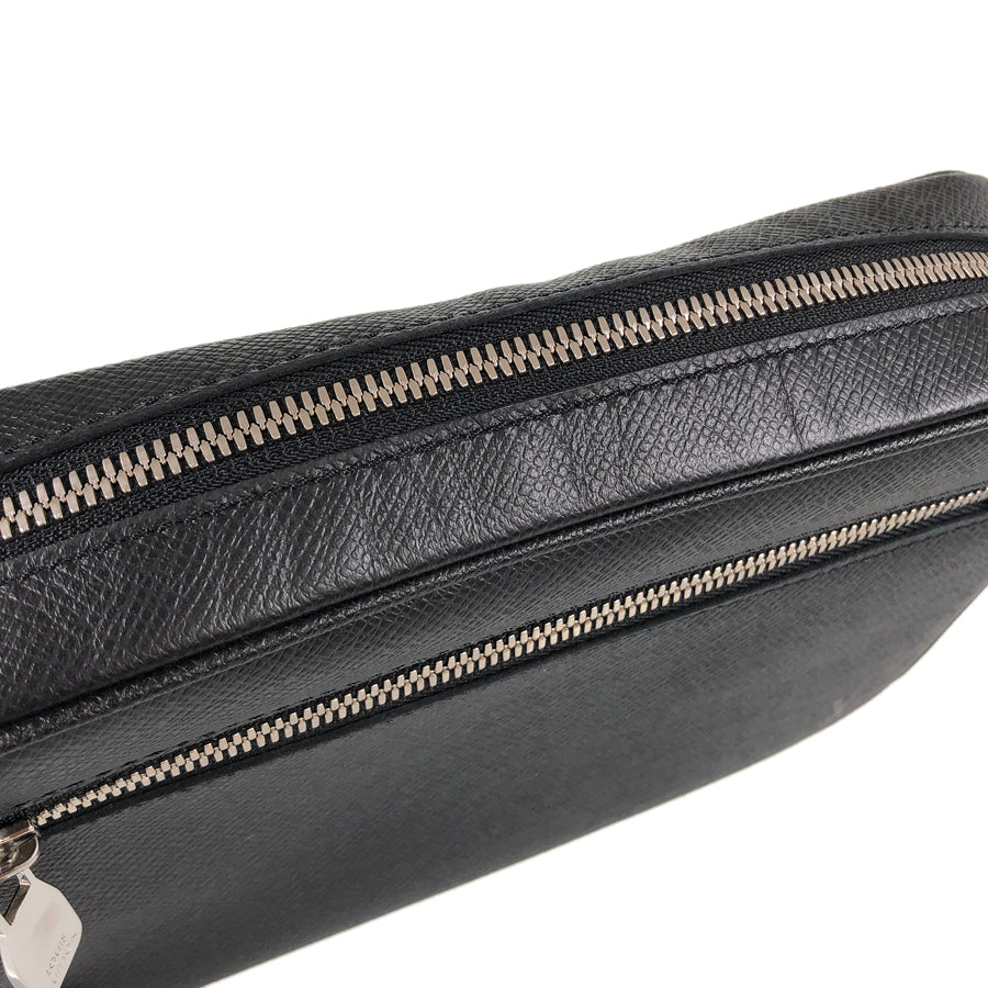 LOUIS VUITTON Taiga Pochette Kasai M30441 Second bag