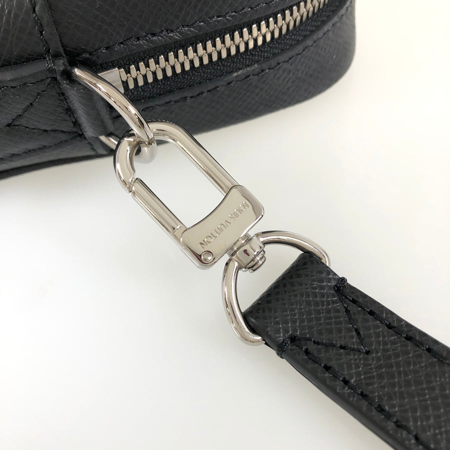 LOUIS VUITTON Taiga Pochette Kasai M30441 Second bag