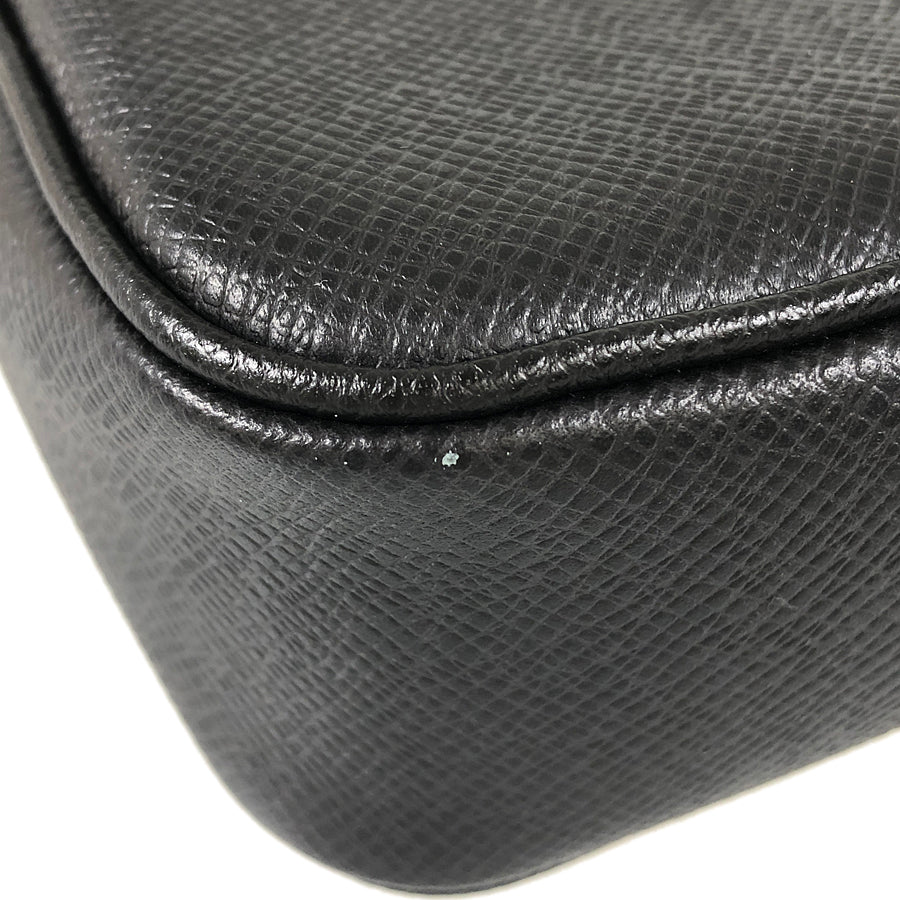 LOUIS VUITTON Taiga Pochette Kasai M30441 Second bag