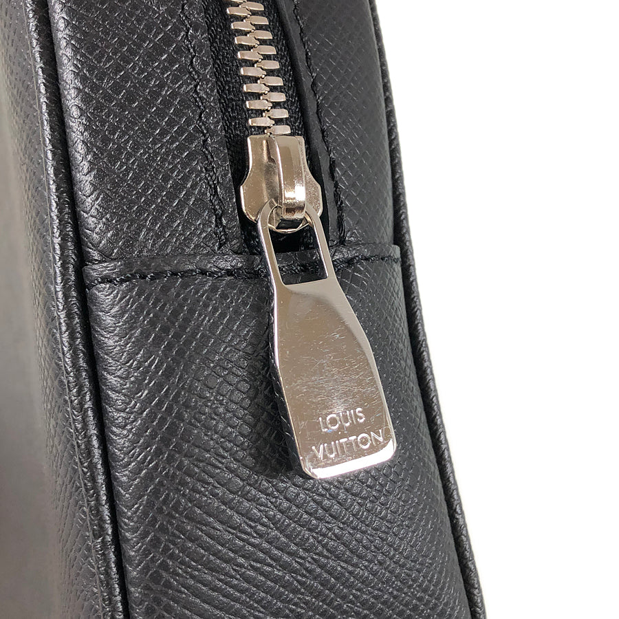 LOUIS VUITTON Taiga Pochette Kasai M30441 Second bag