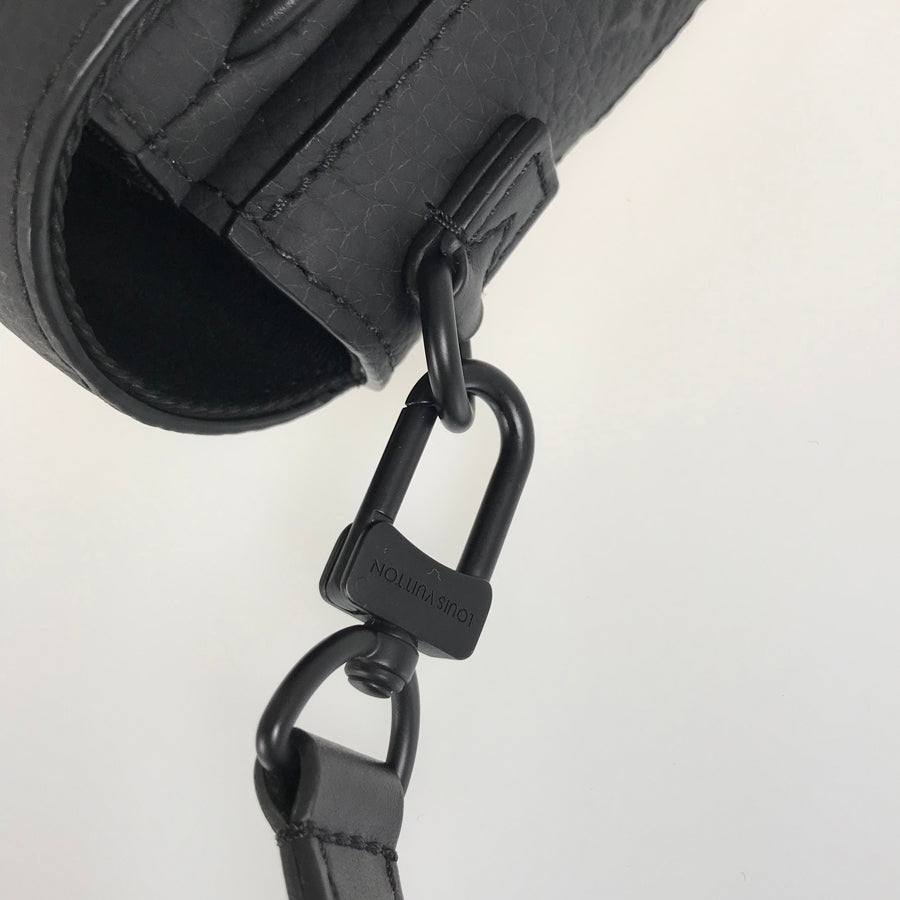 LOUIS VUITTON Taurillon Leather S Lock Vertical Wearable Wallet M81524 Shoulder bag