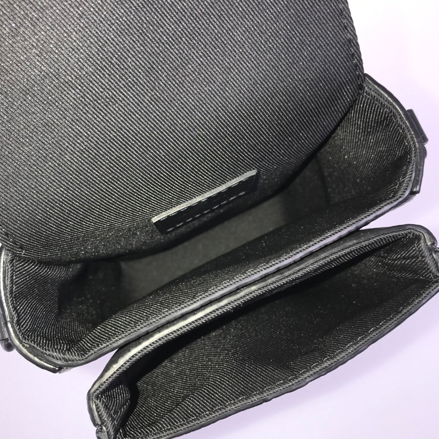 LOUIS VUITTON Taurillon Leather S Lock Vertical Wearable Wallet M81524 Shoulder bag