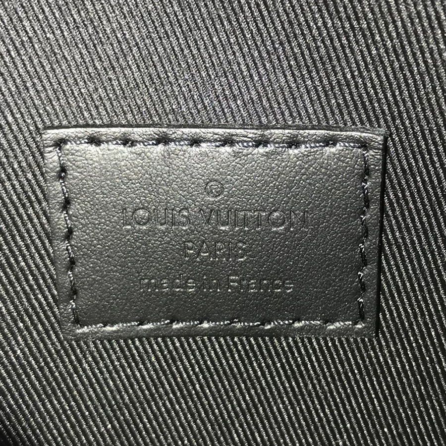 LOUIS VUITTON Taurillon Leather S Lock Vertical Wearable Wallet M81524 Shoulder bag