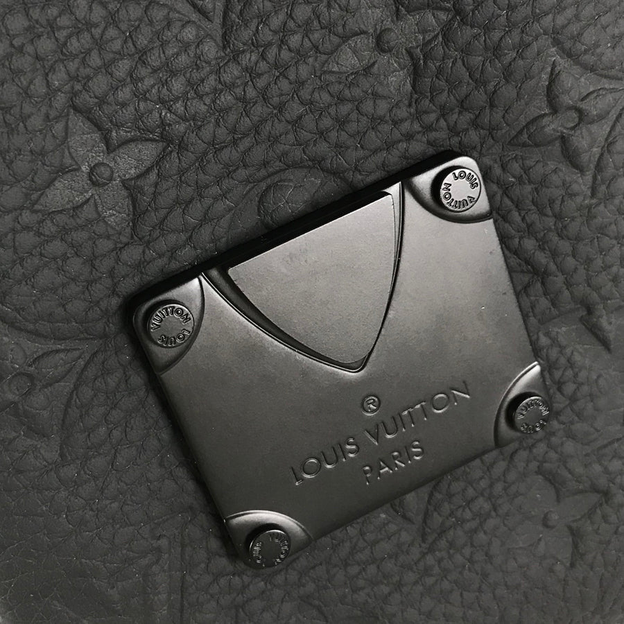 LOUIS VUITTON Taurillon Leather S Lock Vertical Wearable Wallet M81524 Shoulder bag